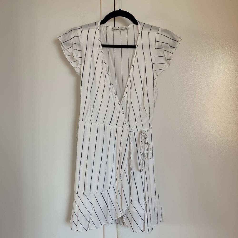 Abercrombie & Fitch - Short Wrap Dress